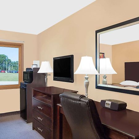 Motel Super 8 By Wyndham Sheboygan Wi Esterno foto