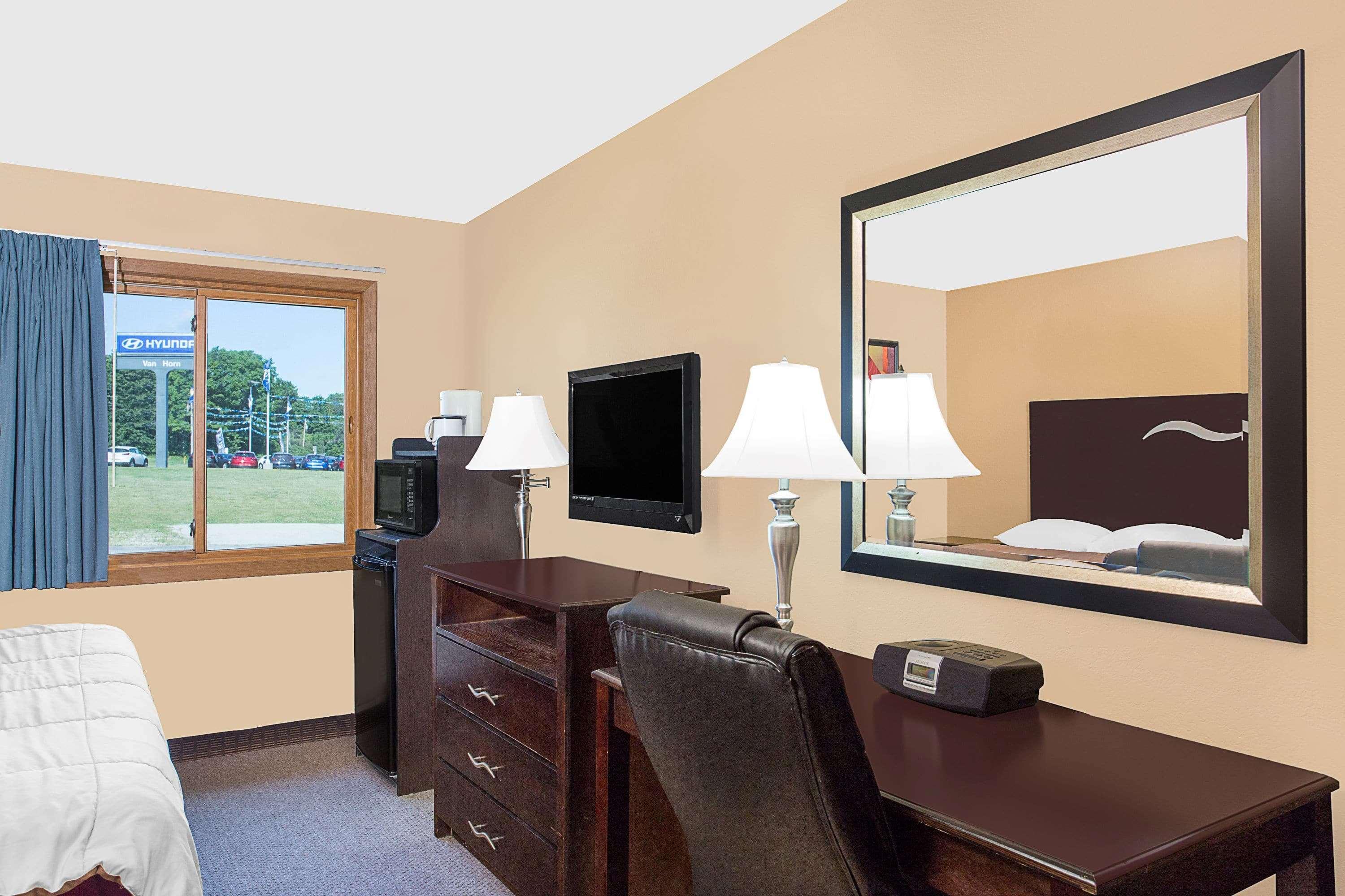 Motel Super 8 By Wyndham Sheboygan Wi Esterno foto