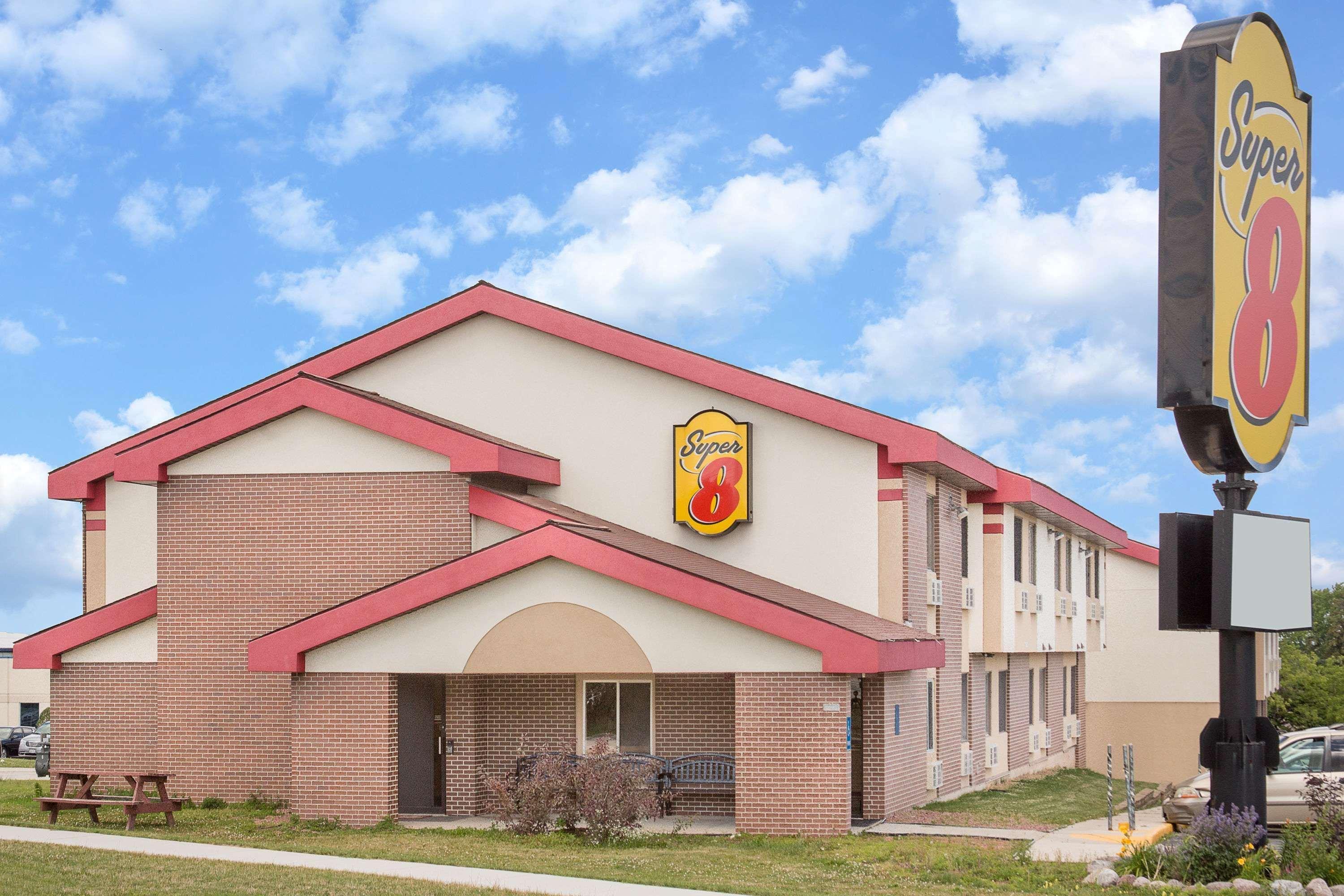 Motel Super 8 By Wyndham Sheboygan Wi Esterno foto