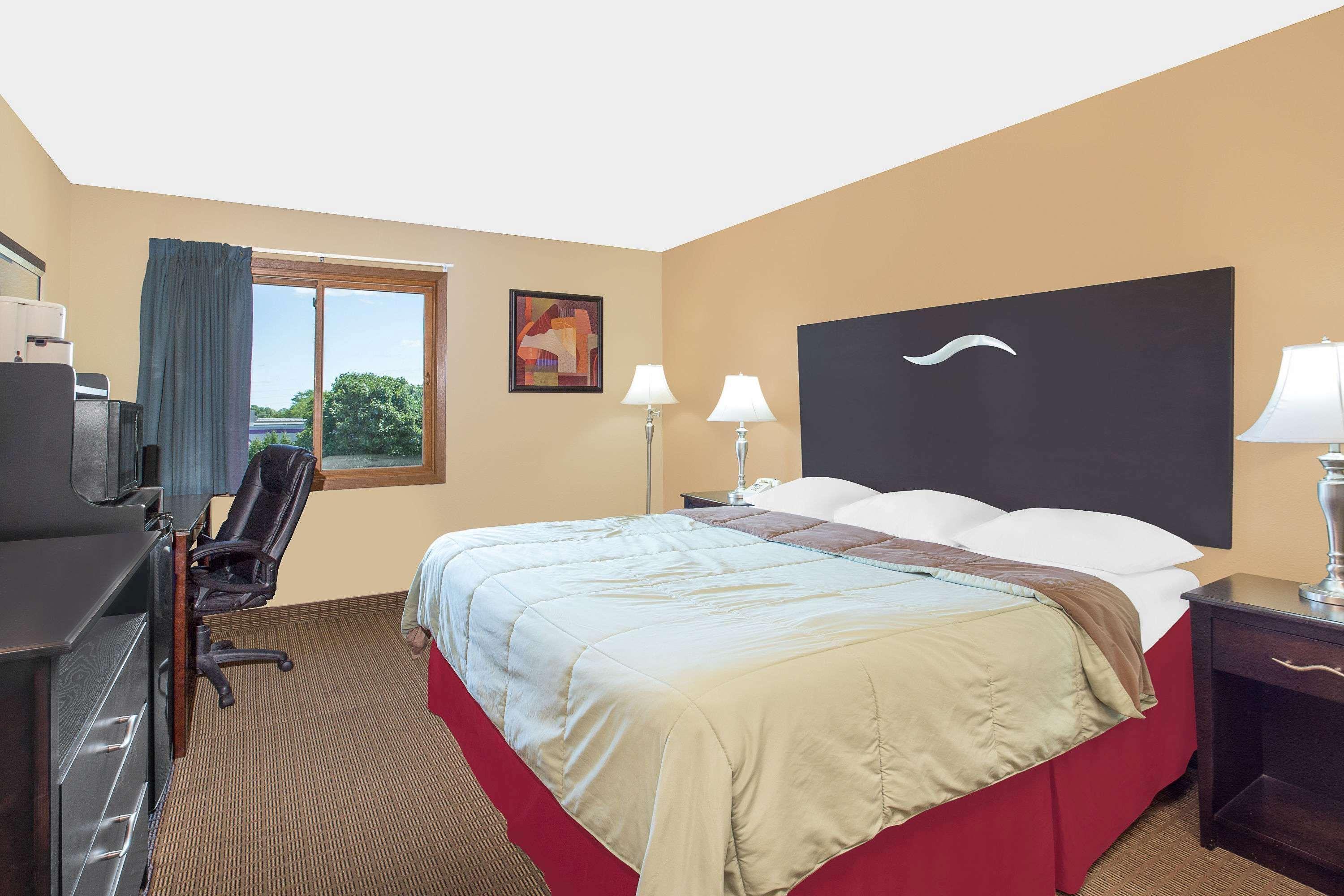 Motel Super 8 By Wyndham Sheboygan Wi Esterno foto
