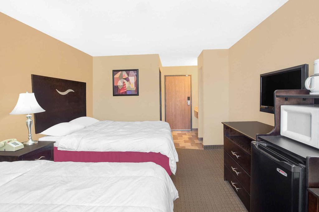 Motel Super 8 By Wyndham Sheboygan Wi Esterno foto