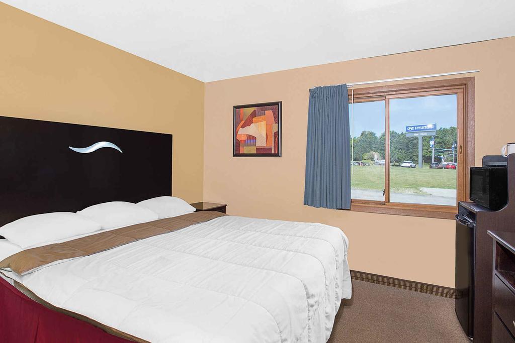 Motel Super 8 By Wyndham Sheboygan Wi Esterno foto